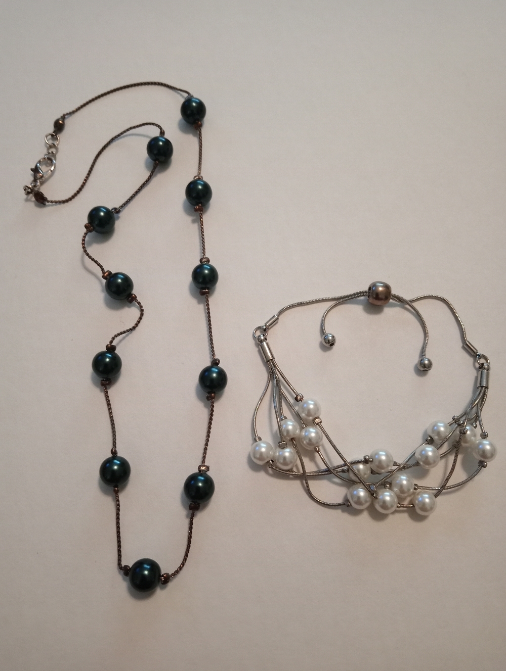 #1170.  2 Piece Green Faux Pearl Necklace & White Faux Pearl Bracelet Bundle